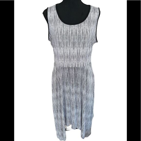 ELLE sleeveless striped lined dress with chiffon shark bite hem overlay size L - Picture 1 of 6